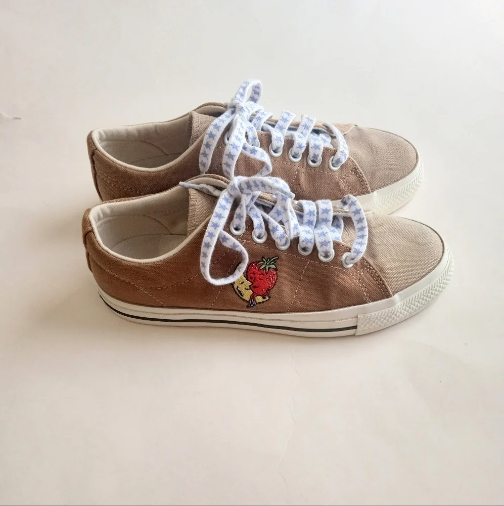 Converse Sky High Farm Strawberry Moon Women's Sneakers 7.5